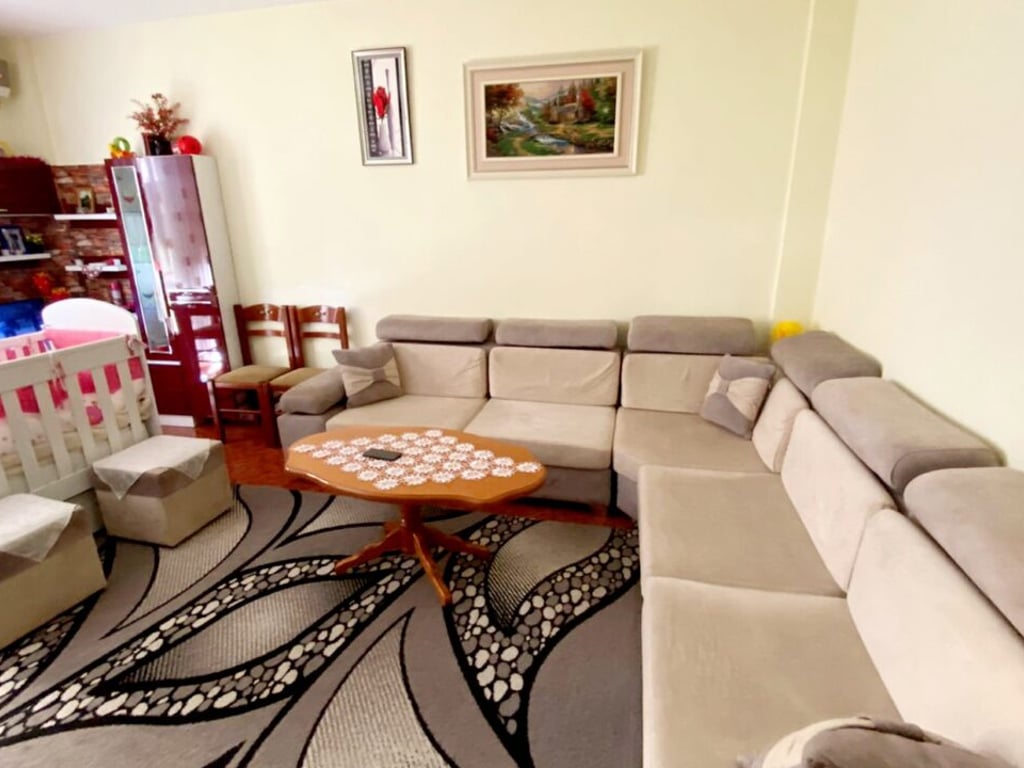 🔥Shitet apartament 2+1 ne nje zone shume te frekuentuar,pak metra nga shetitorja,Kavaje🔥