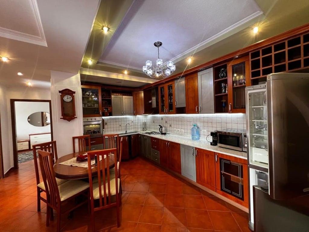 Jepet me qira apartament 2+1+2!