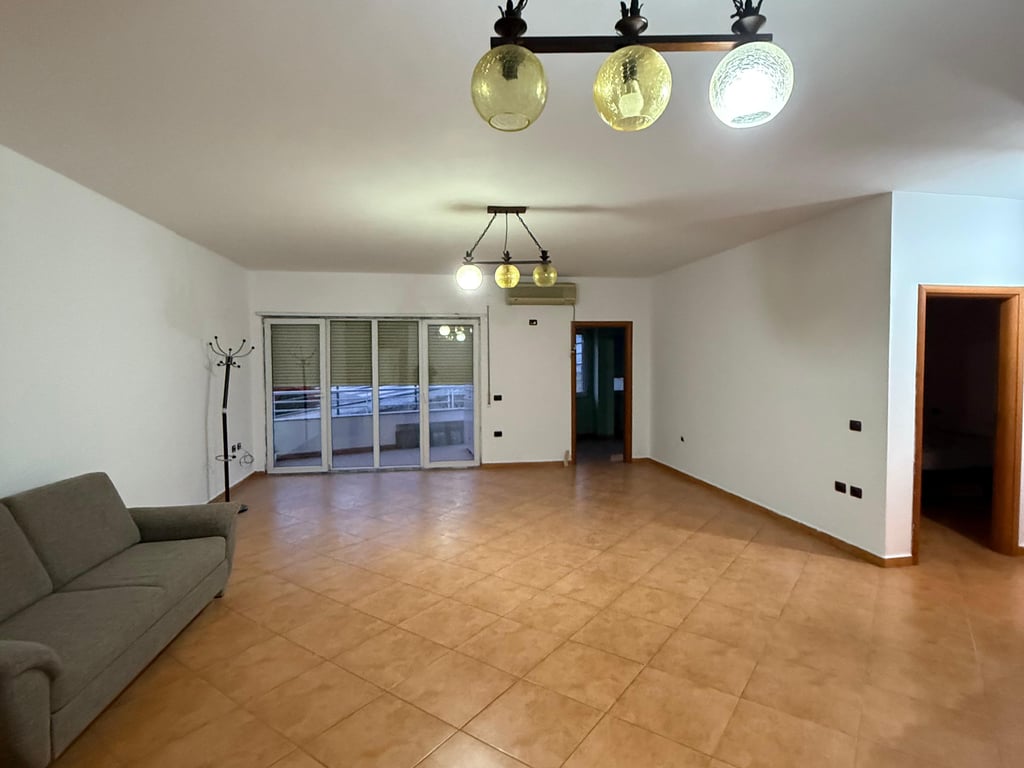 Apartment 3+1+2 for sale, empty, at Kodra e Diellit.