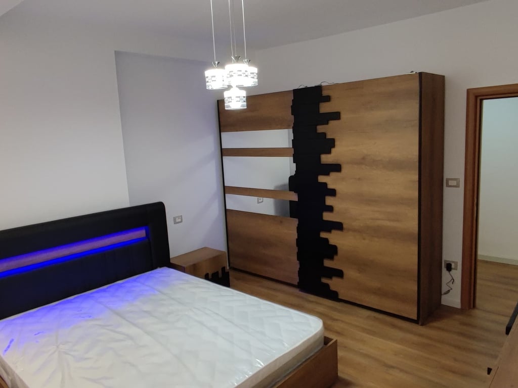 Affittasi appartamento 2+1 vicino alla Comune di Parigi.