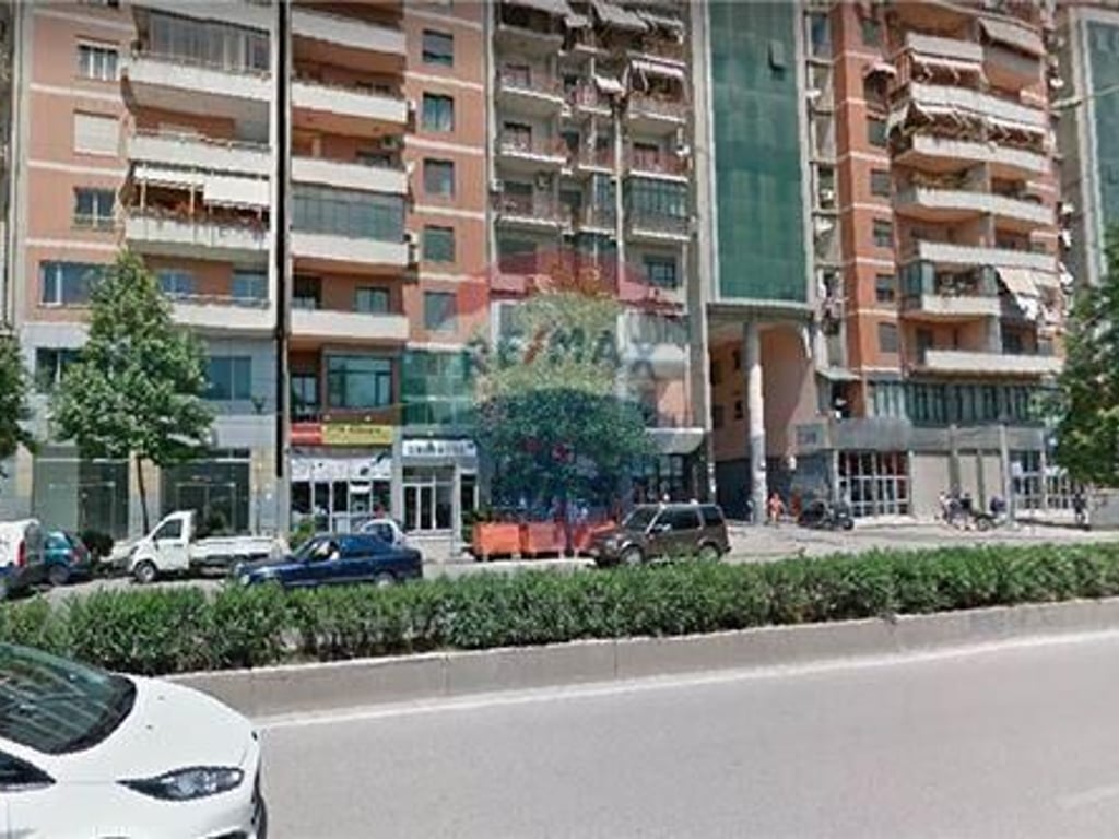 COMMERCIAL SPACE FOR SALE ON KAVAJA STREET 153m2