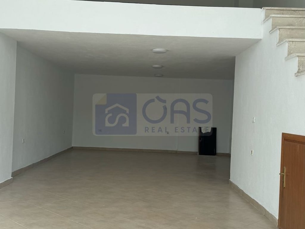 Business space for rent in the Spak area (Prison 313) 700 euros.