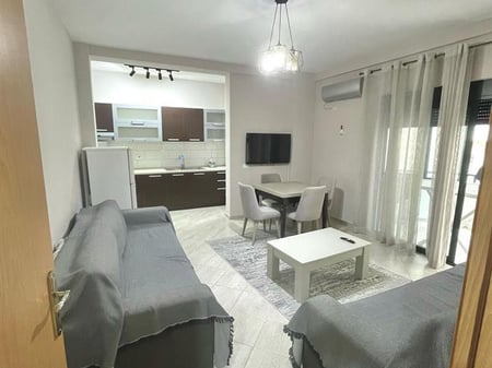 Apartament Me Qera 1+1 tek Komuna e Parisit (ID B2101080) Tirane