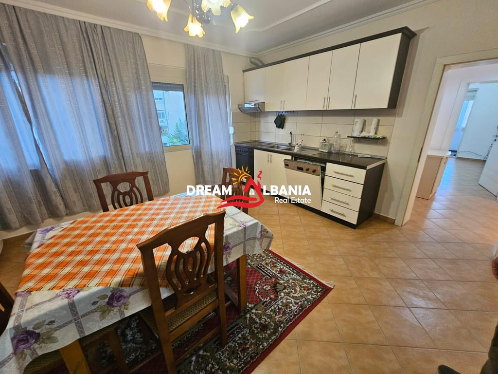 Jepet me qera apartament 2+1 tek rruga Gjik Kuqali prane stadiumit Dinamo , Tirane (ID 4229437)