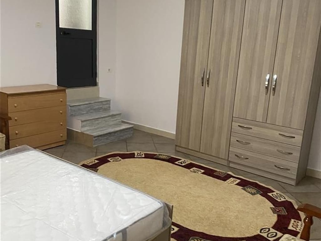 A 1+1 apartment is for rent near the electric substation in Selita for 300,000 lek.