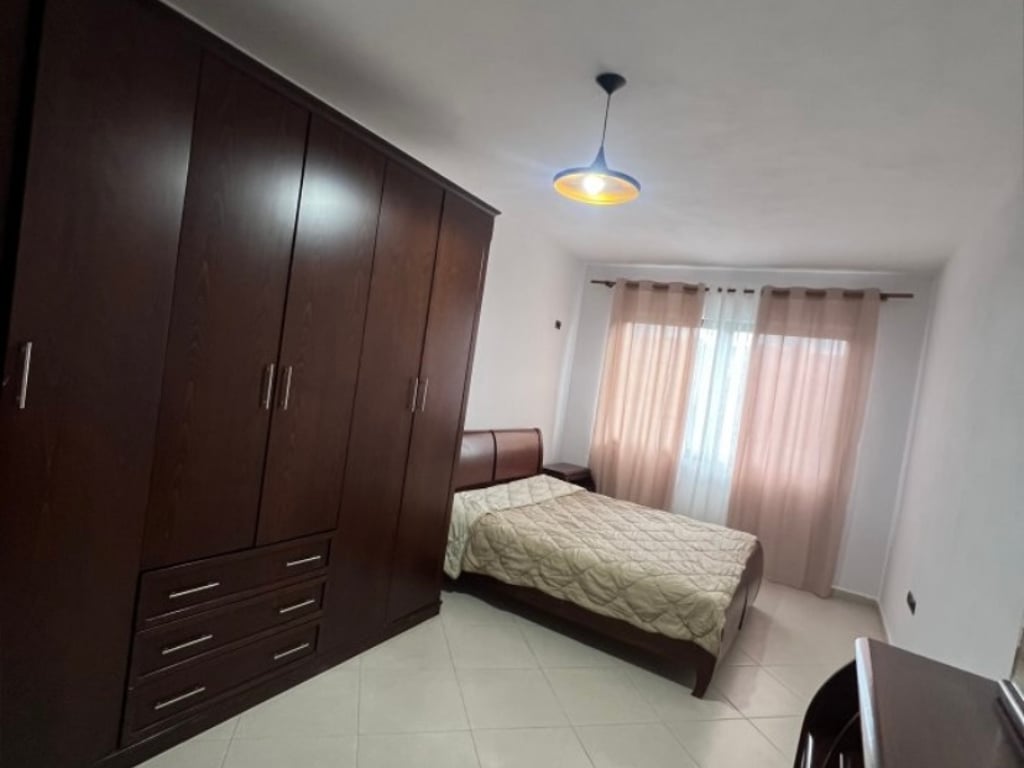 Tirane, jepet me gera apartament 2+1+Ballkon , 90 m? 500 € (Loni ligori)