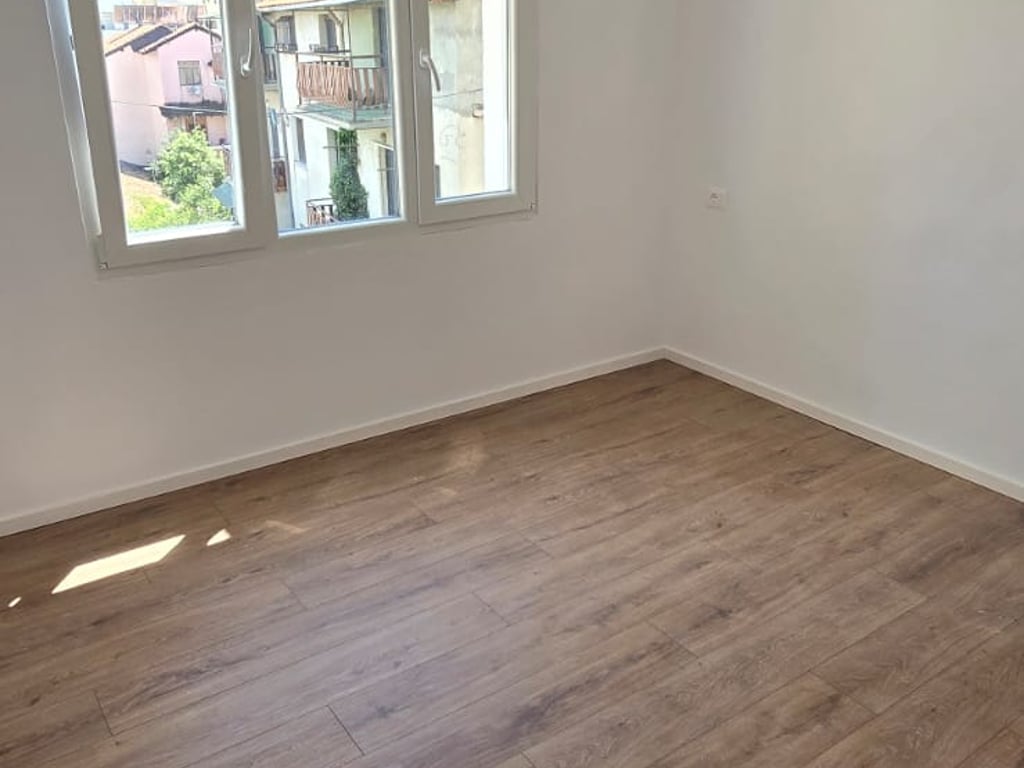 VENDESI APPARTAMENTO 2+1 64M2 169000 EURO VIA KVAJES