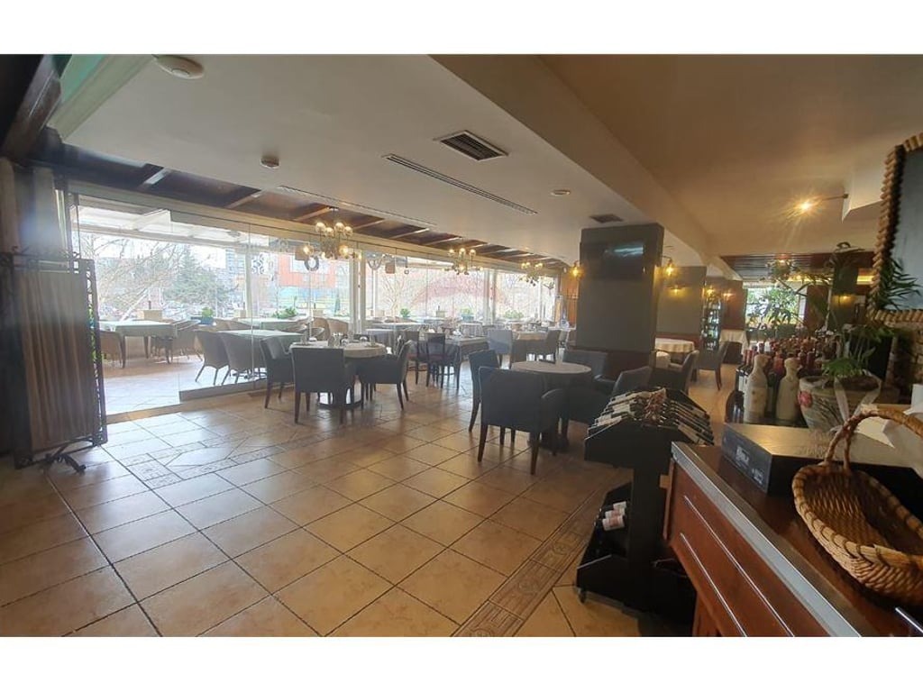 Business opportunity, 500m2 restaurant in Brryli!