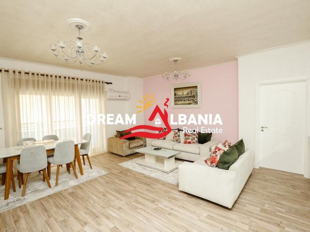 Vendesi Super Appartamento 3+1+2 in Centro, vicino ai 9 Piani a Tirana (ID 4131385)