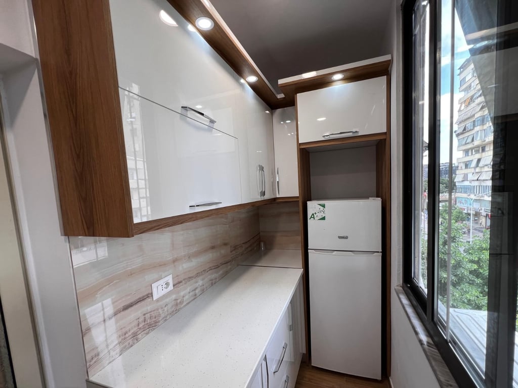 Jepet me qera Apartamenti 2+1 , Zogu i Zi prane Ringut perballe Kastratit  Cmimi: 500 mije leke 