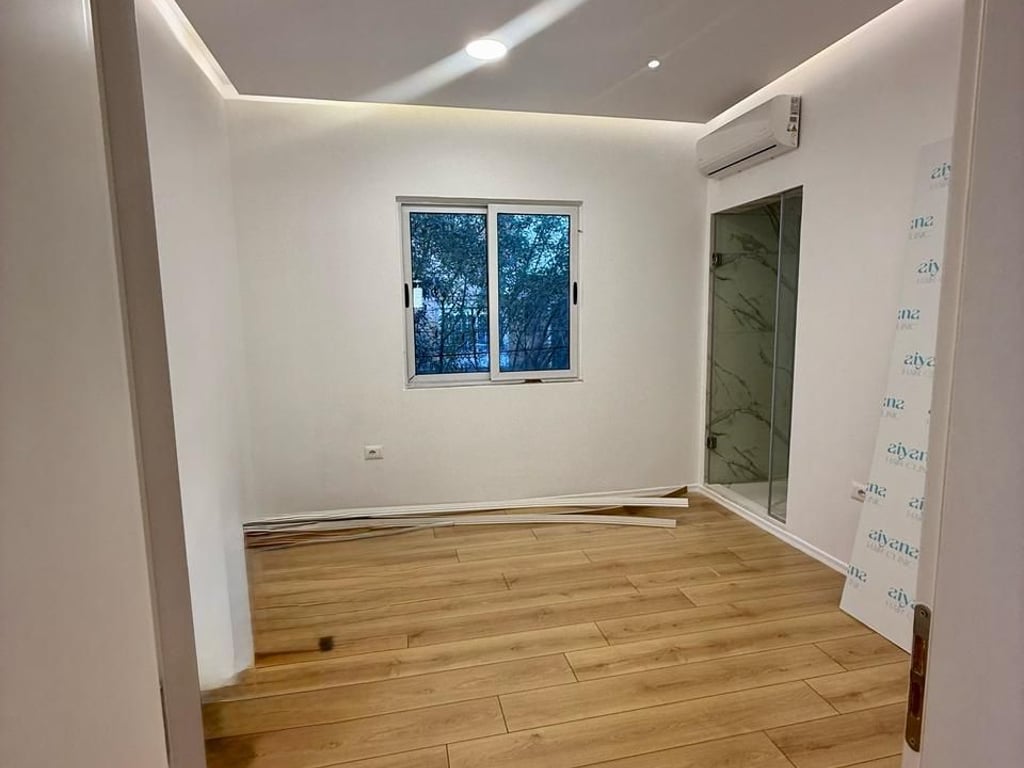 Vilë - Për Qira - Komuna e Parisit, Tiranë