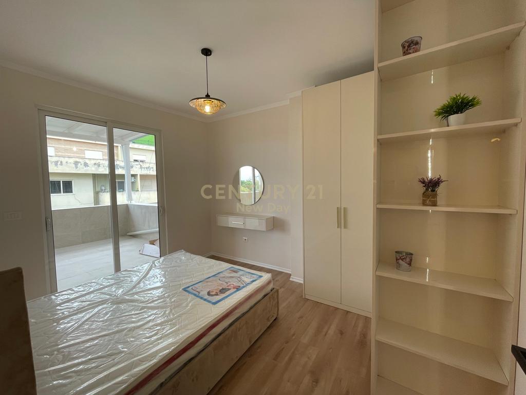 Vendesi appartamento 2+1 con vista mare e veranda sulla spiaggia Iliria.