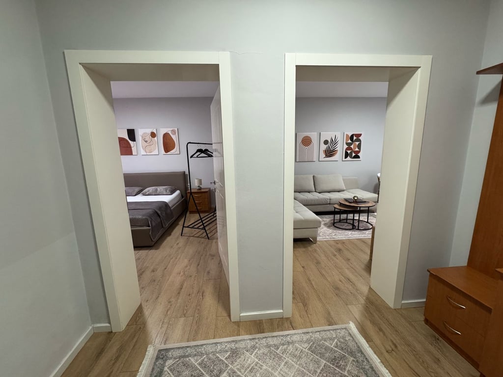 Jepet me qera apartament 1+1 ne Myslym Shyr 600 euro