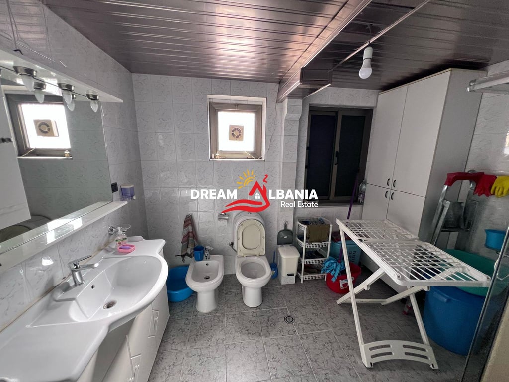 Appartamento 2+1 in affitto presso il Mercato Nuovo, vicino alla "Scuola Rossa" a Tirana (ID 42215255)