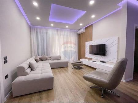 APPARTAMENTO LUSSUOSO 2+1+PARCHEGGIO IN CENTRO-PAZARI RI