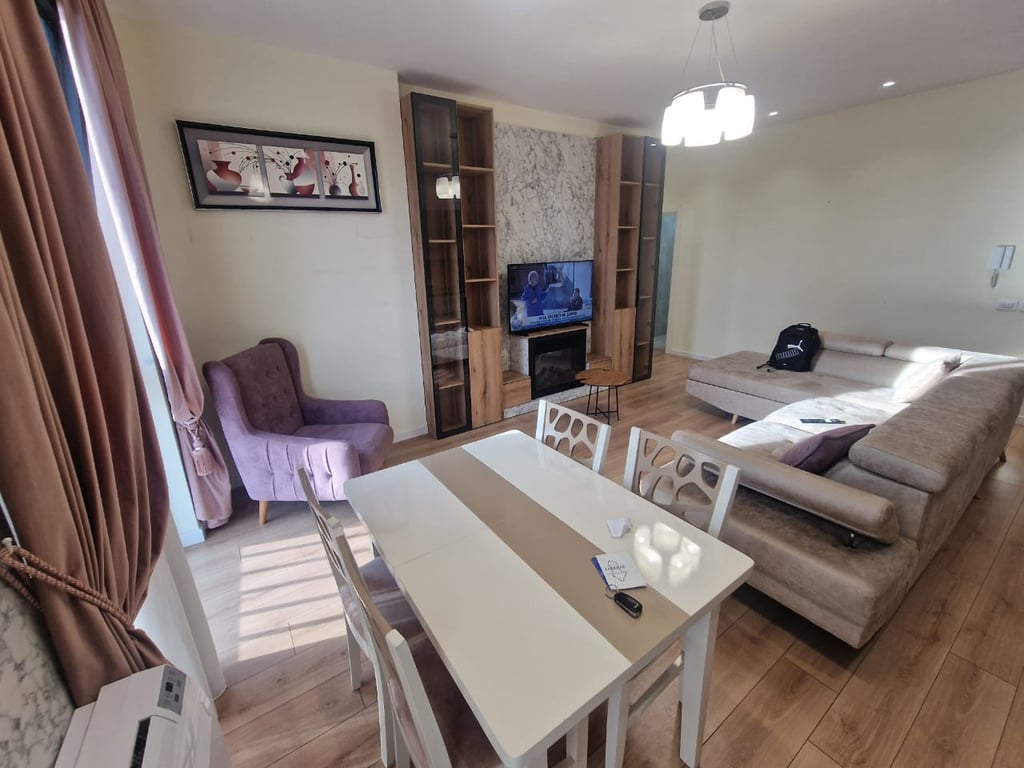 Apartment 2+1+2 bathrooms for rent at Tregu Dinamo.