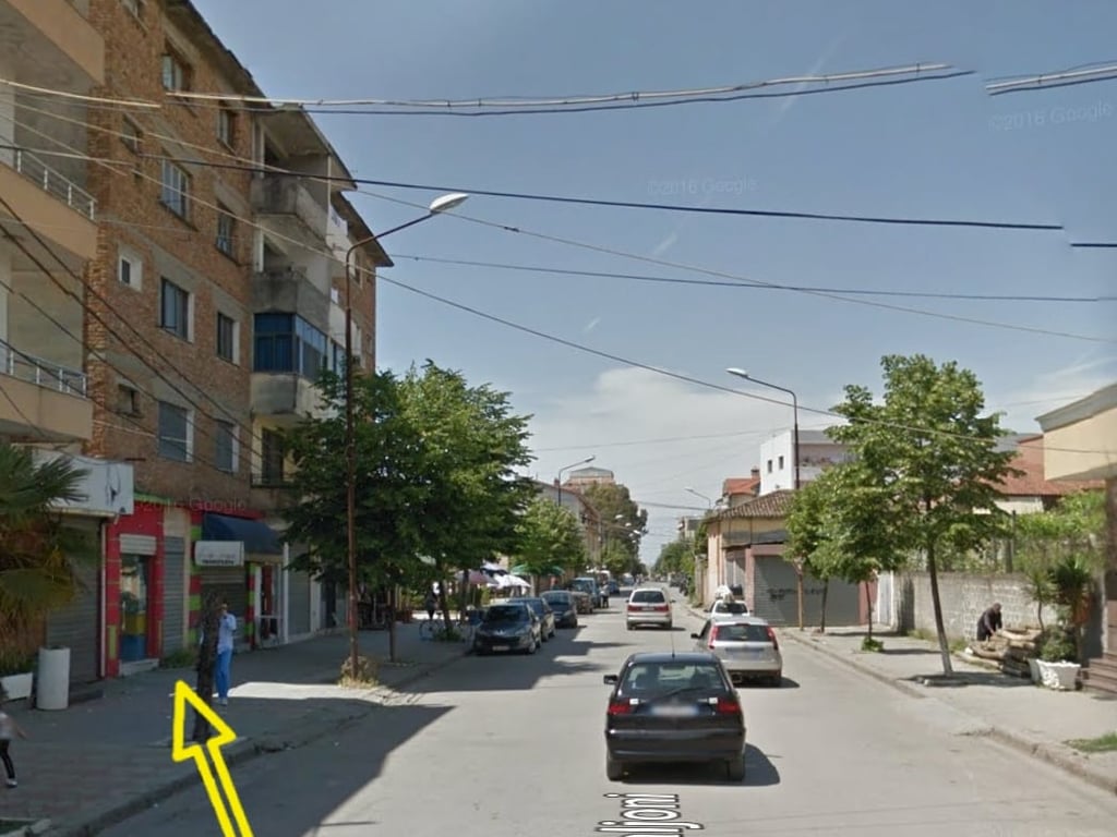 ⚜️Vendesi negozio vicino al lungomare di Kavaljon (ex negozi di biancheria, vicino all'incrocio della strada Skuraj)⚜️