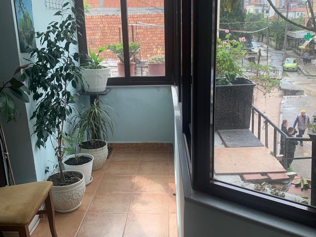 Jepet me qera 2+1 te Xhamia e Tabakeve