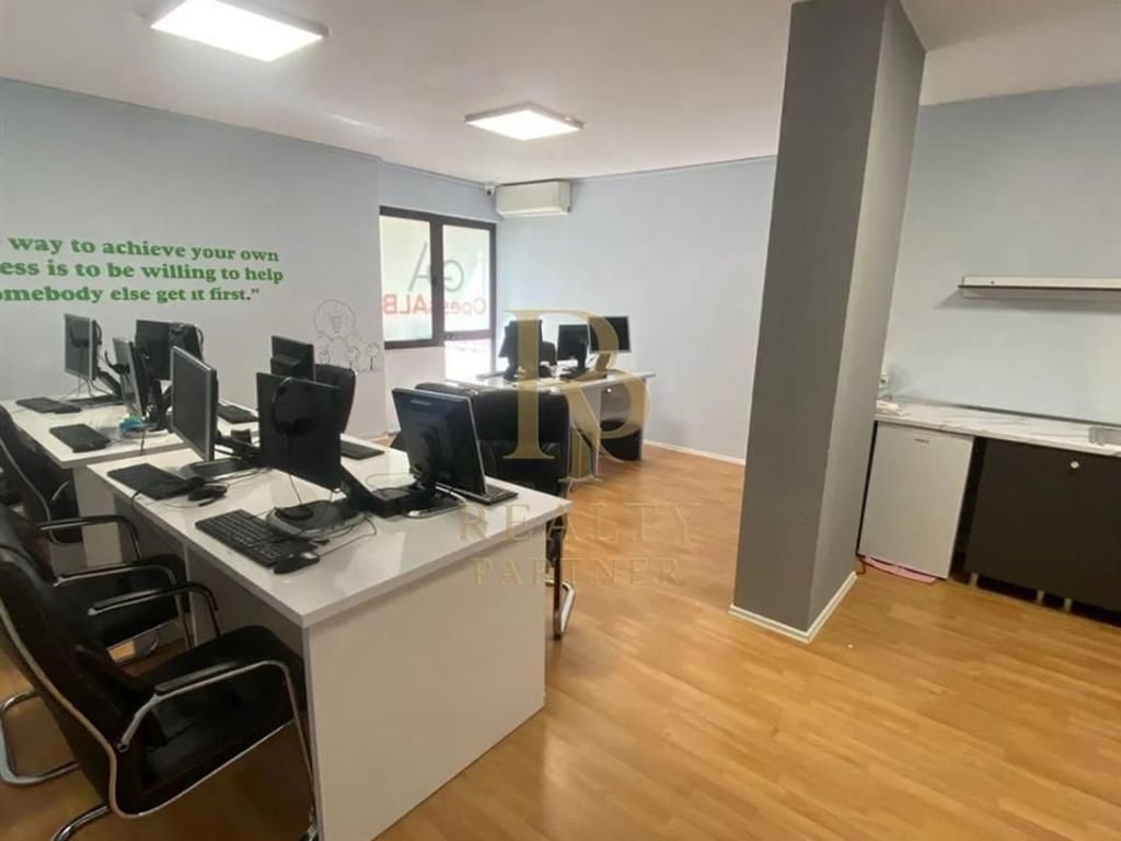 JEPET ME QIRA !! APARTAMENT 4+1 për ZYRA | BLLOK