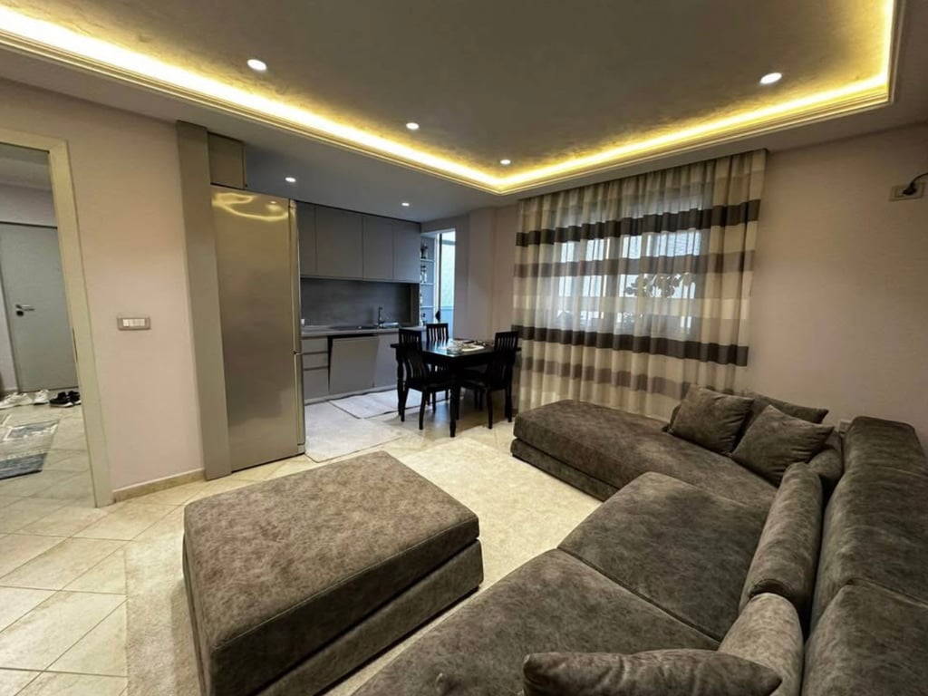 Jepet apartament 2+1 tek Ish Tregu Elektrik