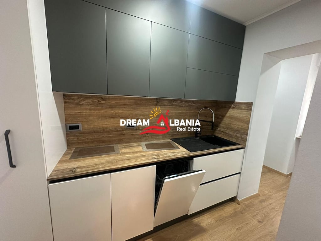 Ambiente ufficio in affitto in via Myslym Shyri, presso Shallvaret (ID 4261962)