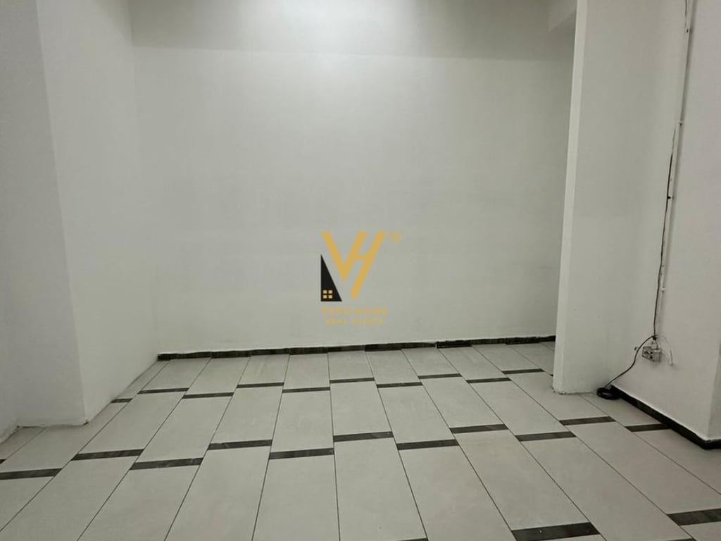 JEPET AMBIENT BIZNESI 330 M2 ME QERA NE ASTIR 1.300 EURO