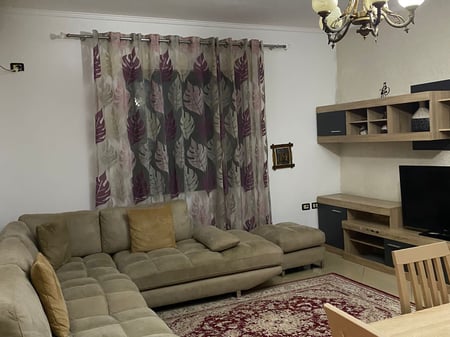 Affittasi appartamento 2+1, Don Bosko vicino al ristorante Gjeli. Prezzo: 500 mila lek.