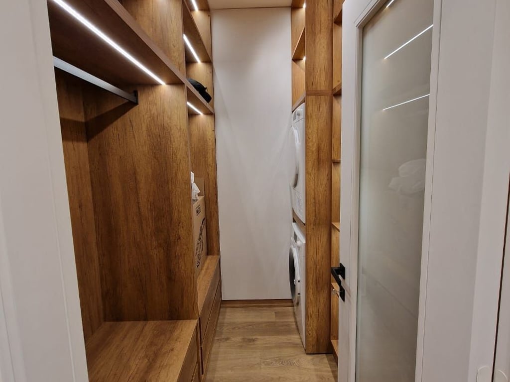 A 2+1 apartment is for rent near the Botanical Garden for 1,000 euros.