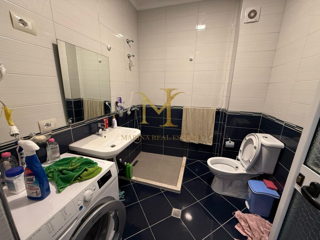 SHITET APARTAMENT 2+1 PRANE SHKOLLES BAJRAM CURRI !!