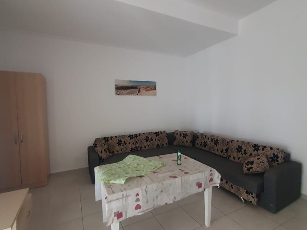 SHITET APARTAMENT 1+1 NE PLAZHIN E QERRETIT
