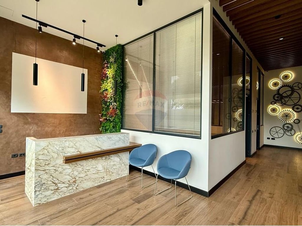 Tirane, jepet me qera ambjent biznesi , 146 m² 1.400 € (Rruga Aleksandër Moisiu)