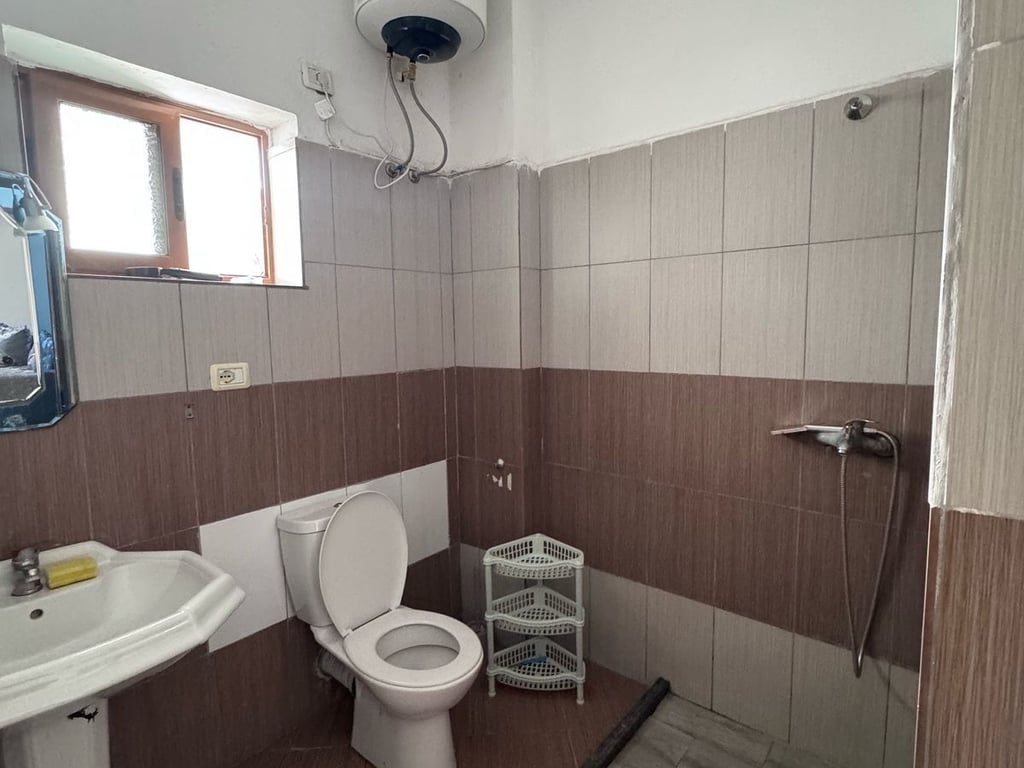 Affittasi appartamento 2+1, Astir vicino a Wellit 400 mila lekë.