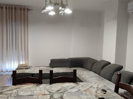 Offriamo un appartamento 2+1+2 bagni in affitto ad Ali Dem.