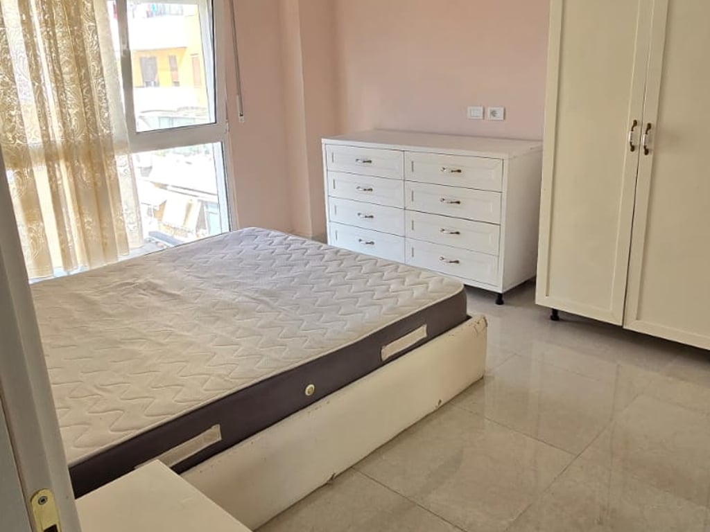 2+1 in VENDITA in Via Haxhi Hysen Dalliu, vicino alla Procura.