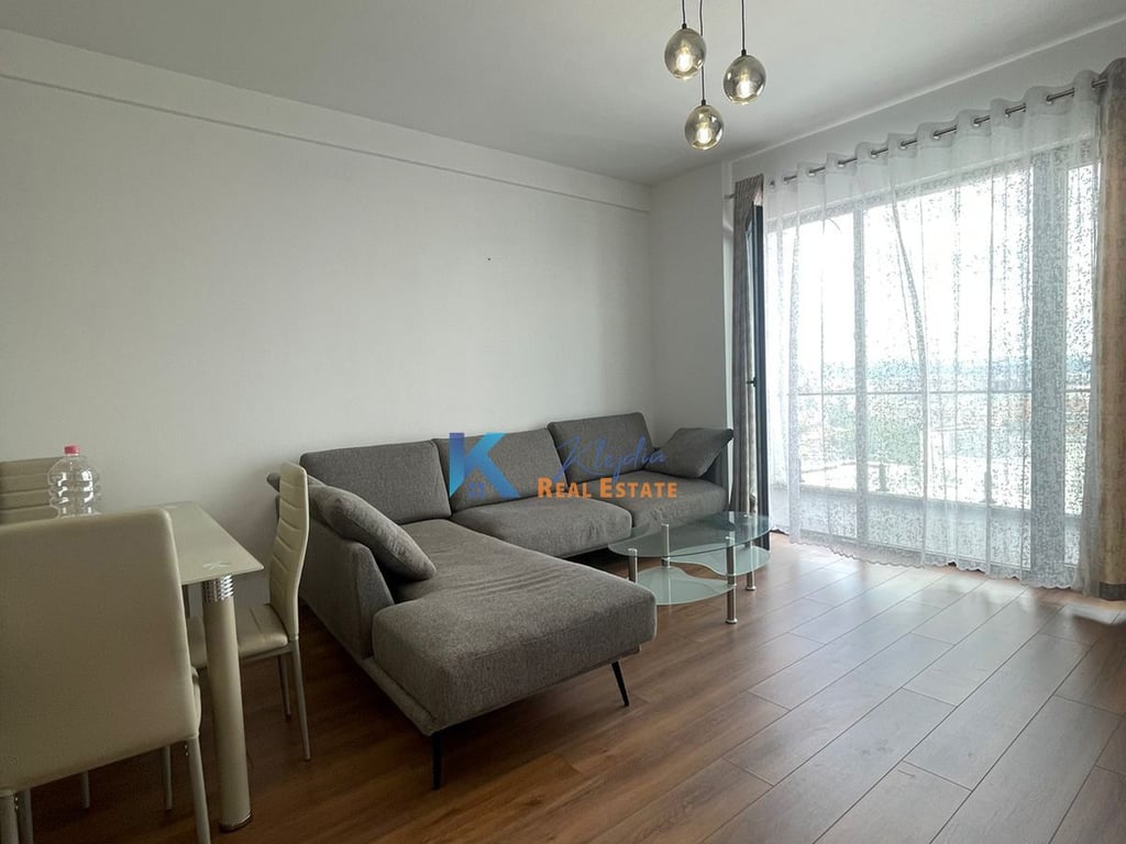 Apartament 1+1 per qira te Kompleksi Arlis, ne rrugen e Dibres