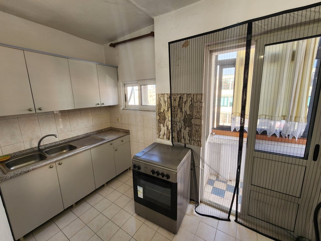 Shitet Apartament 1+1, Perball bar Grande, Durres