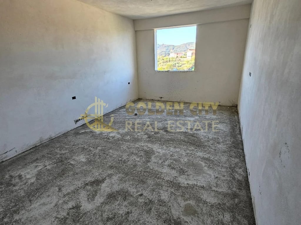 OKAZION Shitet apartament 1+1 qe munde te konvertohet ne 2+1