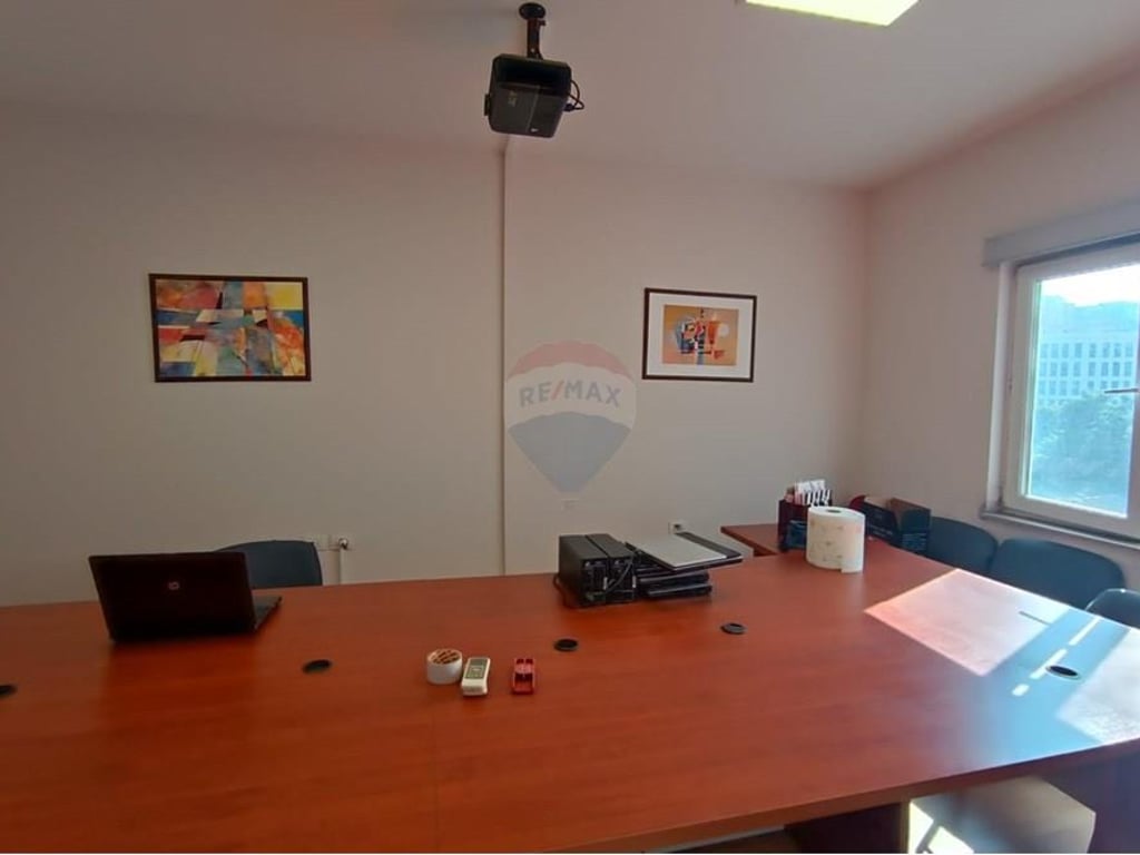 Appartamento 1+1 per uffici in Via Elbasanit
