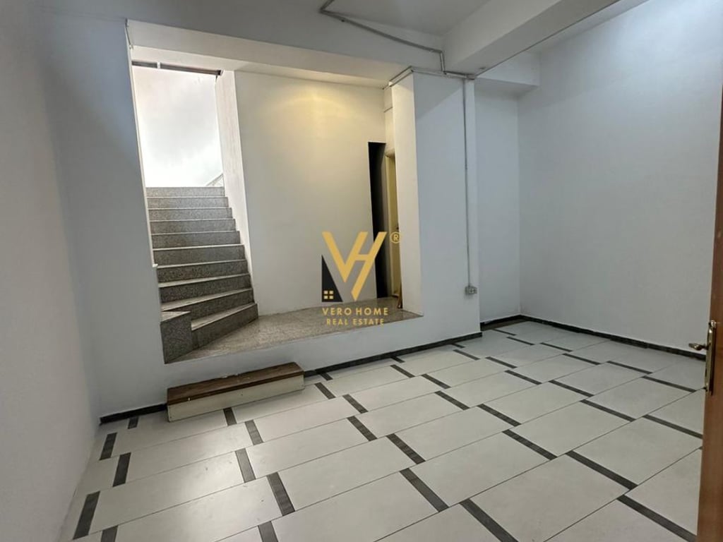 JEPET AMBIENT BIZNESI 330 M2 ME QERA NE ASTIR 1.300 EURO