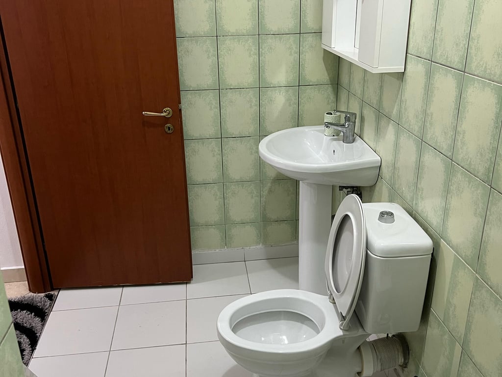 Shtepi me qera 2+1 tek Komuna e Parisit