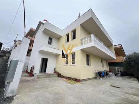 AFFITTASI IL SECONDO PIANO DI UNA VILLA NELLE VILLE TEDESCHE 550 EURO