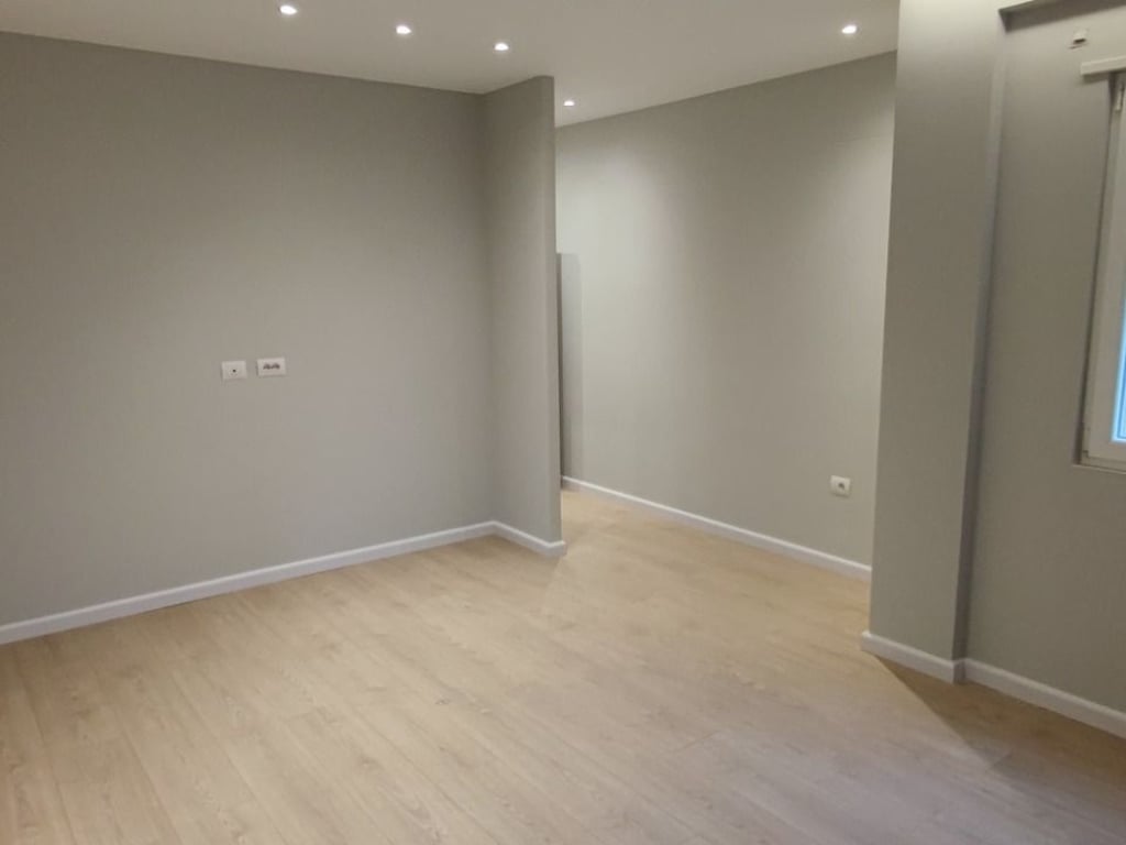 🏢 *Zyrë me Qira – Komuna e Parisit*