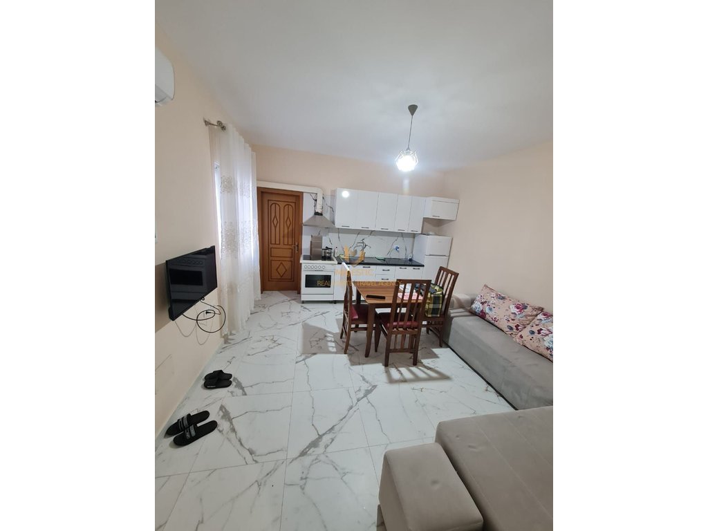 2+1 apartment with parking available in Kinostudio.
