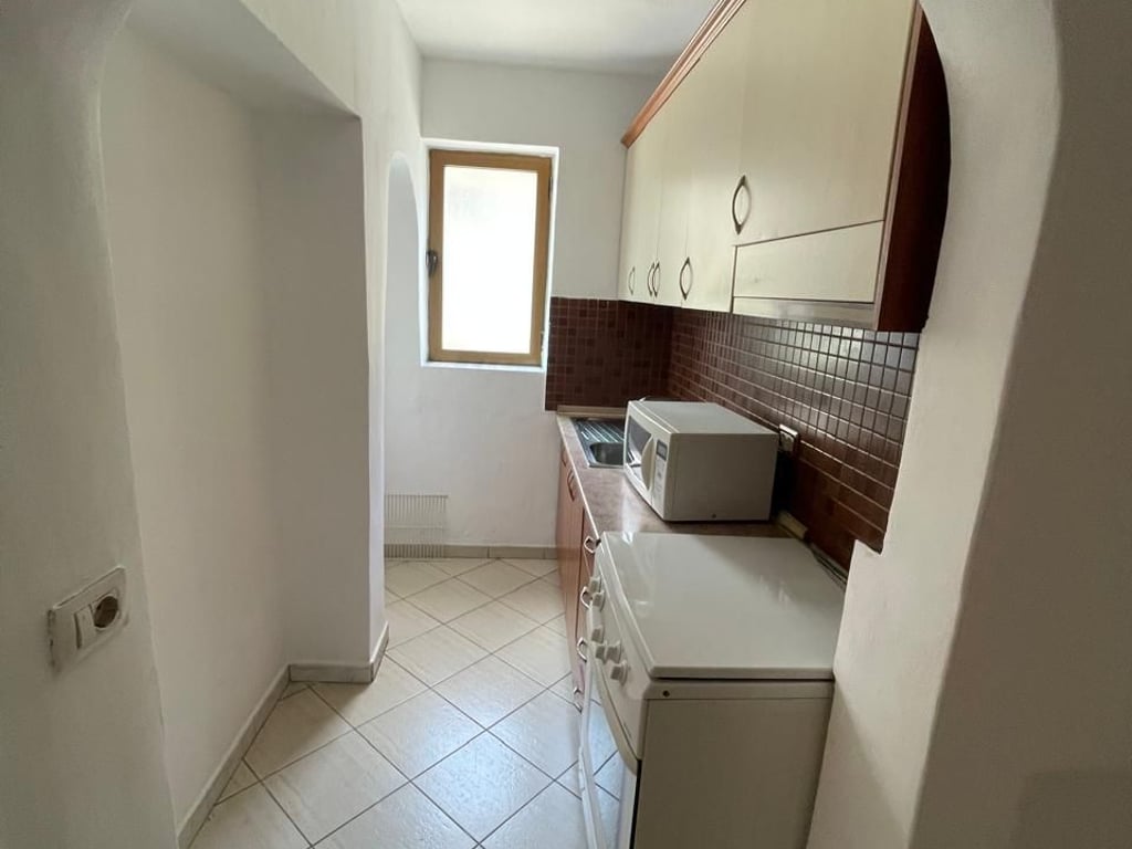 Shitet Apartamenti 1+1 ,Rruga e Dibres prane spitalit amerikan 2, prane credins bank Cmimi: 95.000 euro