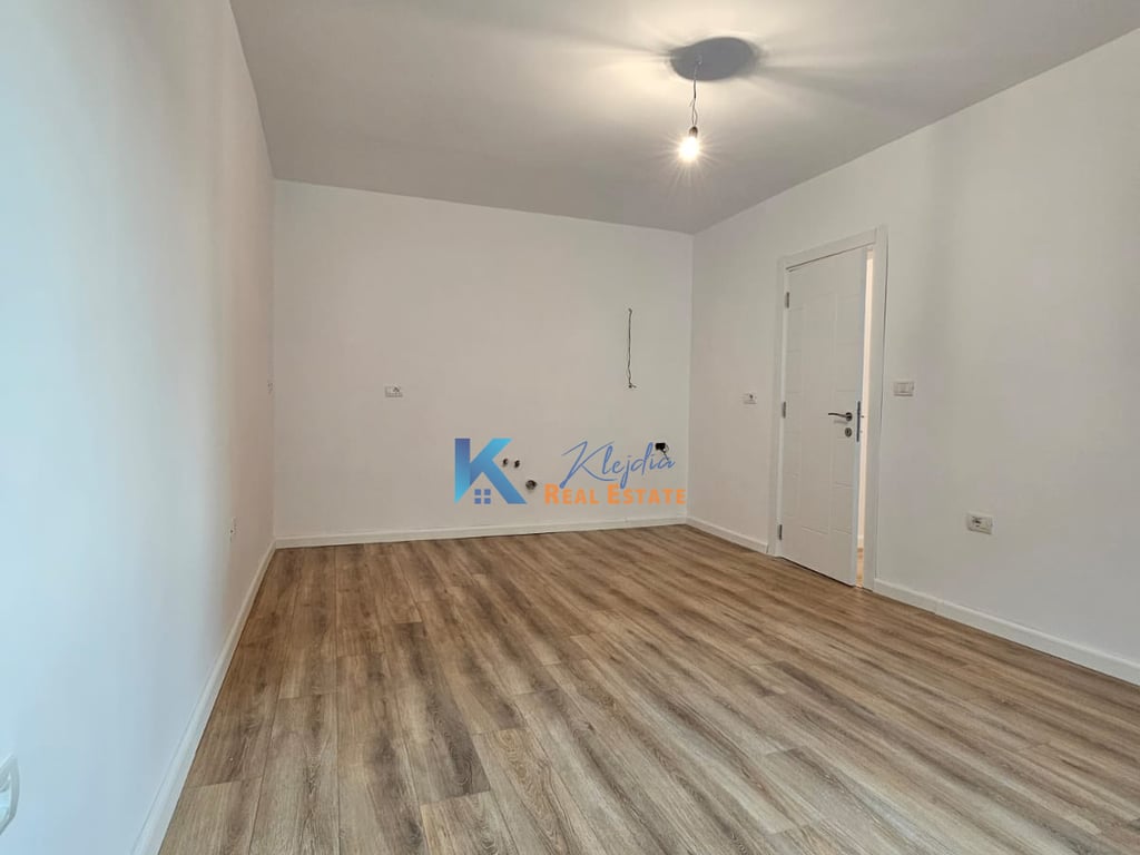 1+1 per SHITJE te 21 Dhjetori, afer Mozaikut te Tiranes