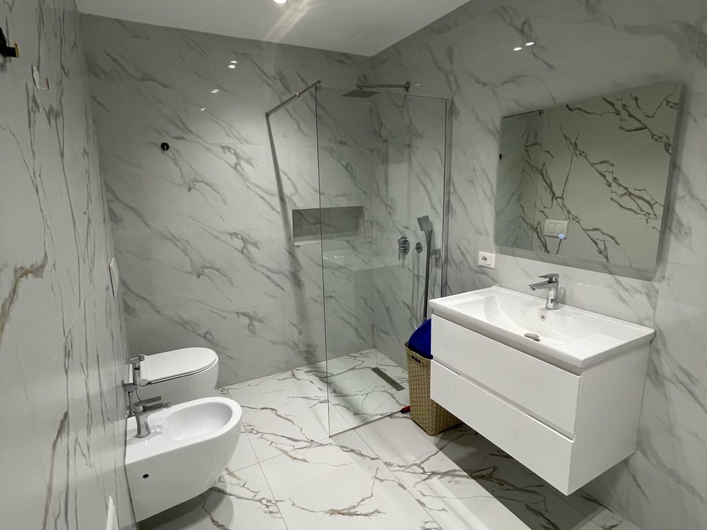 📌Perballe Komplekist Delijorgji Jepet me Qira – Apartament 2+1 me Ballkon