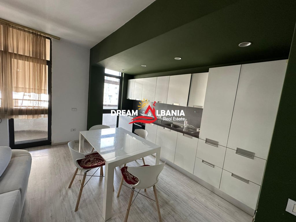 A 2+1 apartment is for rent on Zogu i Pare Boulevard near the Ministry of Justice (ID 42215264).