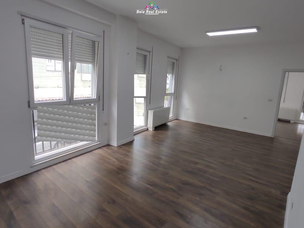Zyre me qera 2+1 Tek Komuna e Parisit (ID BZ2407) Tirane.