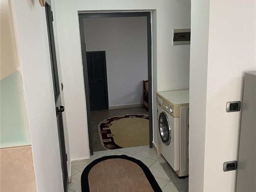 A 1+1 apartment is for rent near the electric substation in Selita for 300,000 lek.