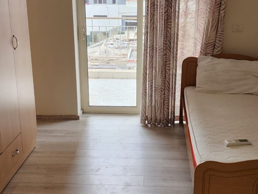 Affittasi appartamento 2+1+2, Giardino Zoologico via Kroit 700 euro